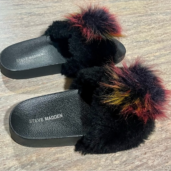 Steve Madden plush slides with multicolored Pom - Picture 4 of 12